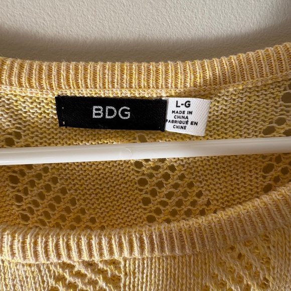 BDG | yellow sweater | size large - Picture 2 of 2